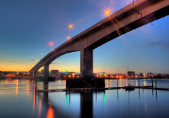 Southampton Itchen Bridge. Photo by Steve (https://flic.kr/p/wKjWL). License CC BY-NC 2.0.
