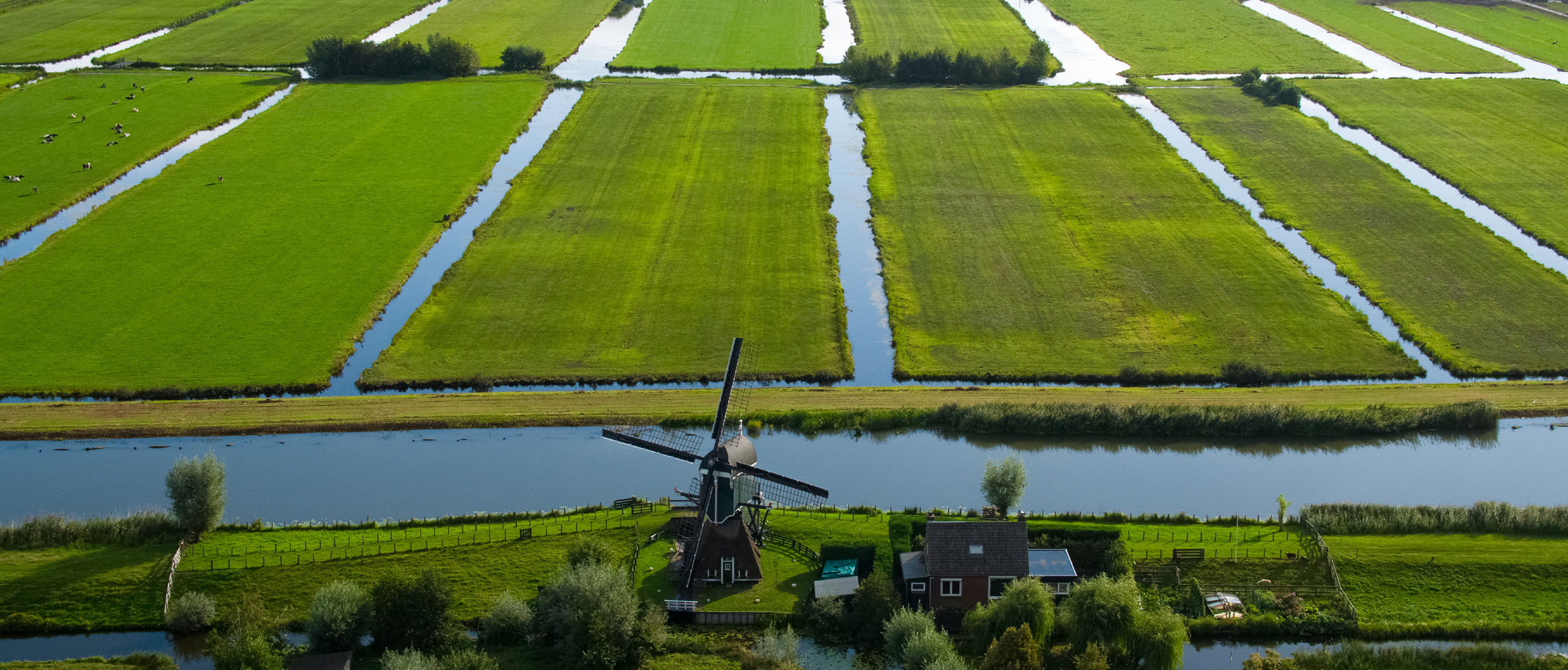 The Cabauw station is located in the green heart of Holland, know for its beautiful landscape.