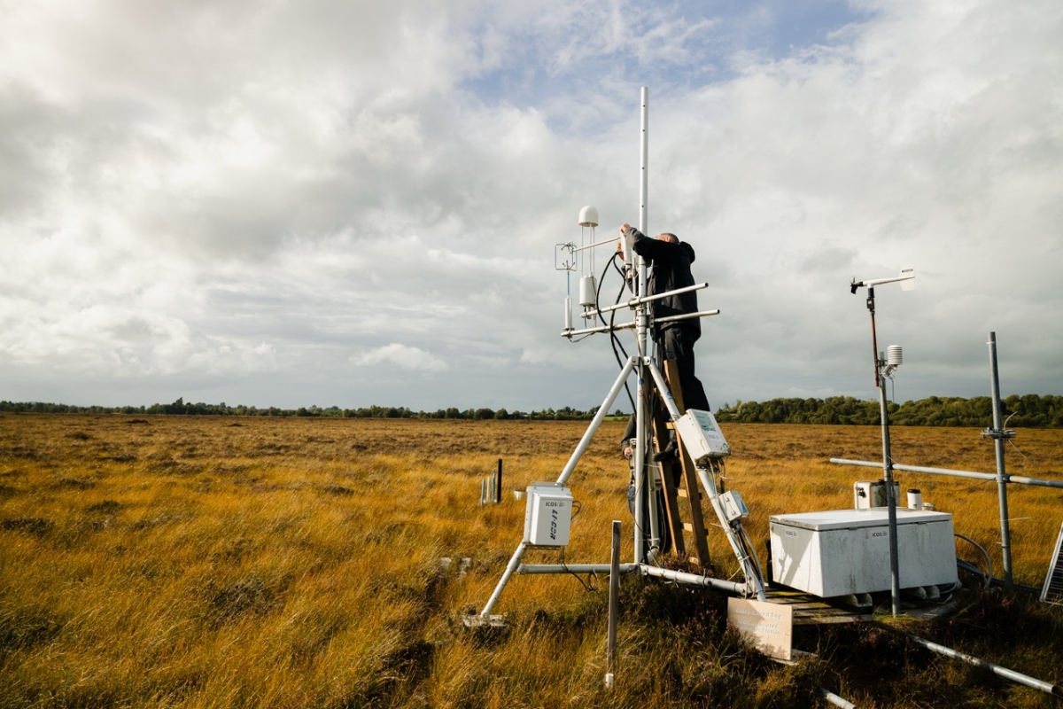eddy covariance tower on a bog