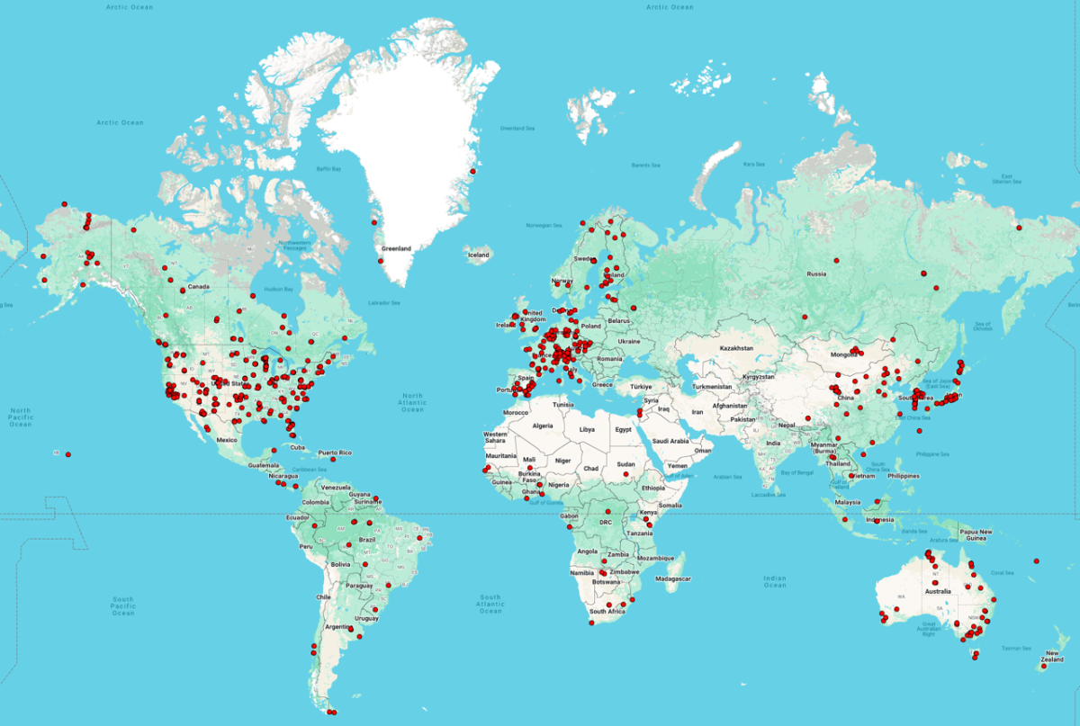 Mappa del mondo che mostra le stazioni degli ecosistemi come punti rossi sui continenti.