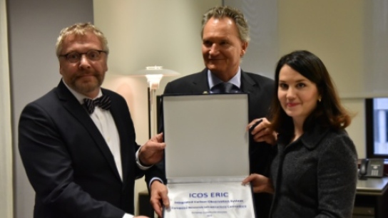 ICOS ERIC official plate presented