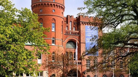 picture of a historical castle in a city