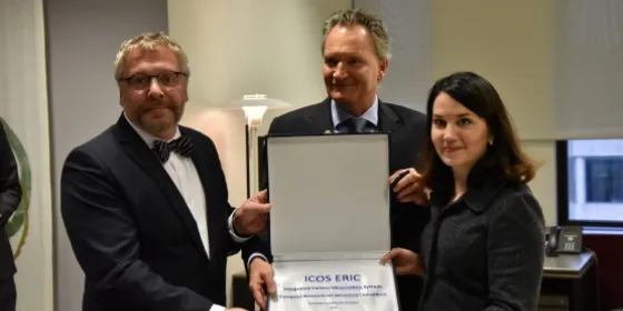 ICOS ERIC official plate presented
